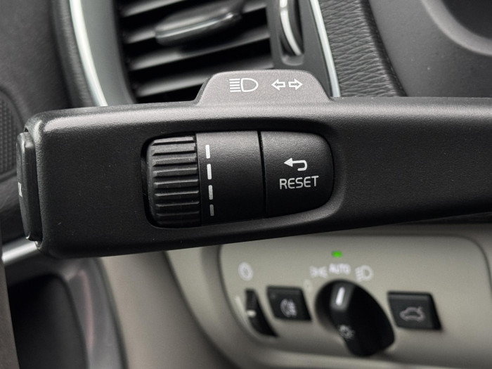 Volvo V40 CC D3 MOMENTUM AUT CZ 1.maj 2.0 d CC CC Momentum