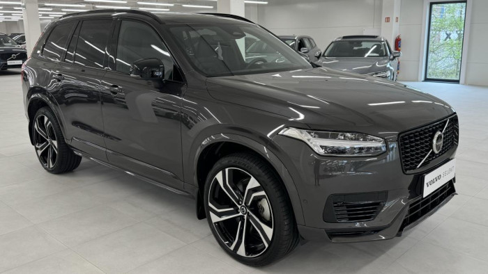 Volvo XC90 T8 AWD ULTIMATE DARK REZERVACE