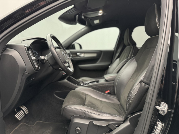 Volvo XC40 D4 AWD R-DESIGN AUT CZ 1. maj 2.0 d