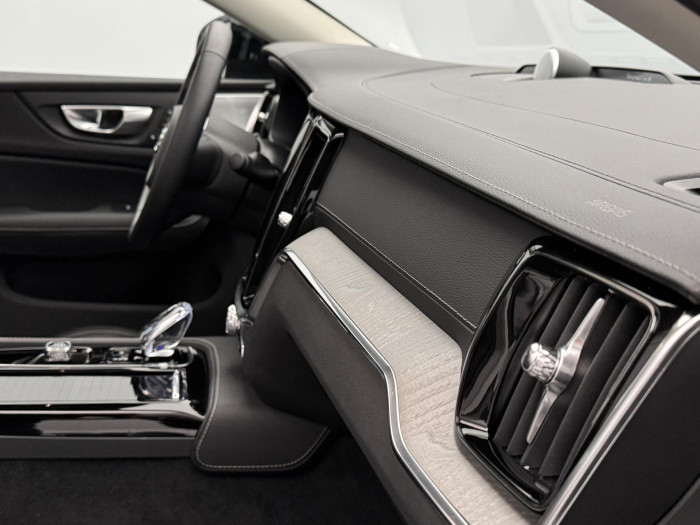 Volvo S60 T8 AWD RECHARGE ULTIMATE DARK