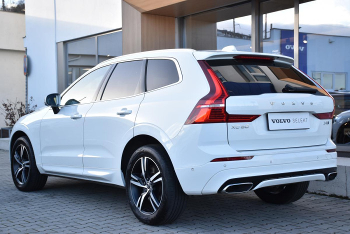 Volvo XC60 D4 AWD R-DESIGN AUT REZERVACE 2.0 d