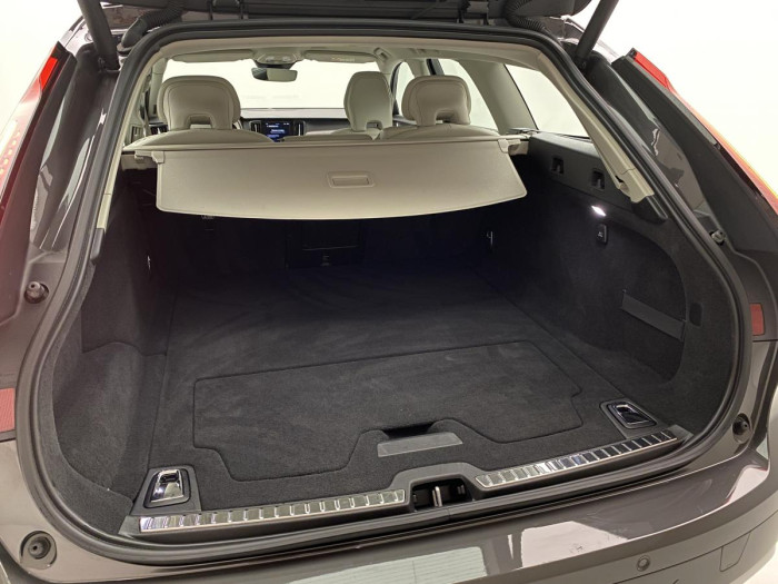 Volvo V90 CC B4 AWD PLUS AUT REZERVACE