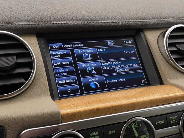 Land Rover Discovery 3.0 AWD SDV6 HSE REZERVACE