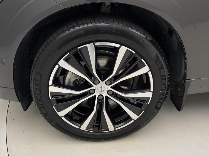 Volvo XC60 B4 AWD PLUS DARK AUT 1.maj