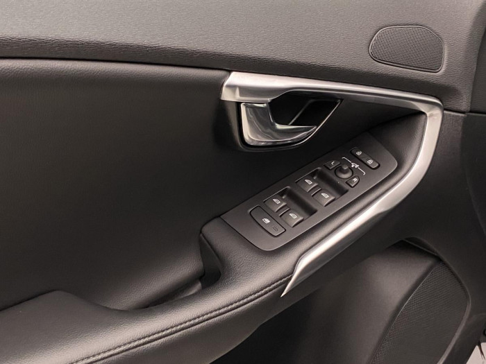 Volvo V40 D2 MOMENTUM REZERVACE 2.0 d Momentum