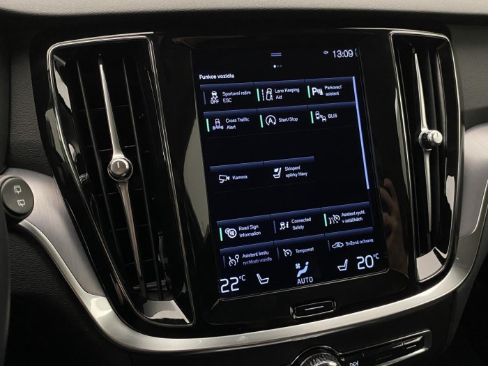 Volvo V60 B4 MOMENTUM AUT REZERVACE 2.0 Momentum