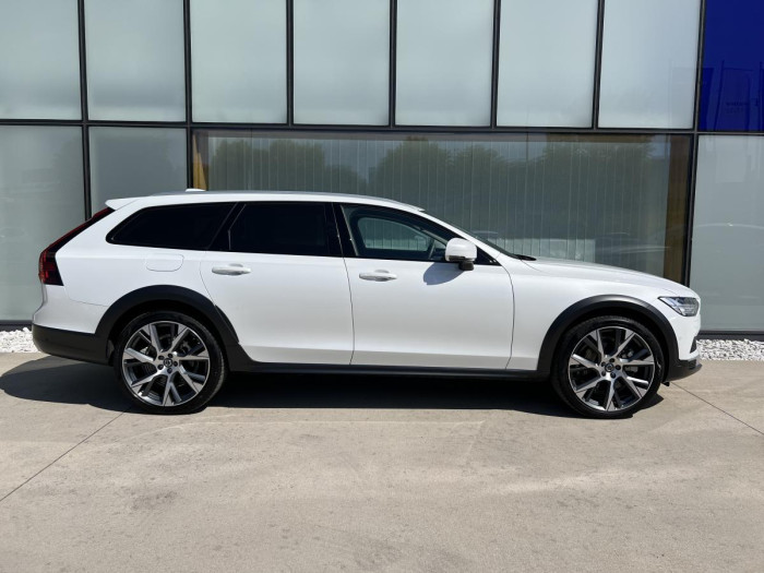 Volvo V90 CROSS COUNTRY B5 AWD Aut 1.maj
