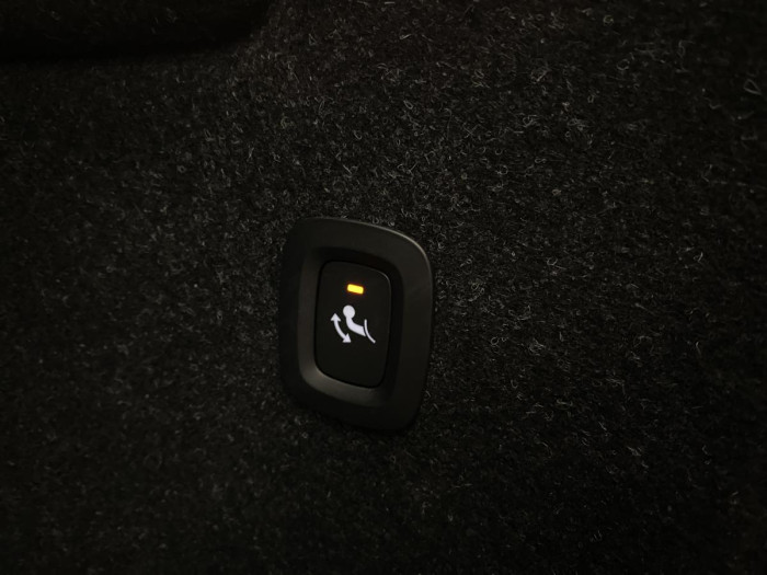 Volvo XC40 B4 MOMENTUM AUT REZERVACE 2.0 Momentum