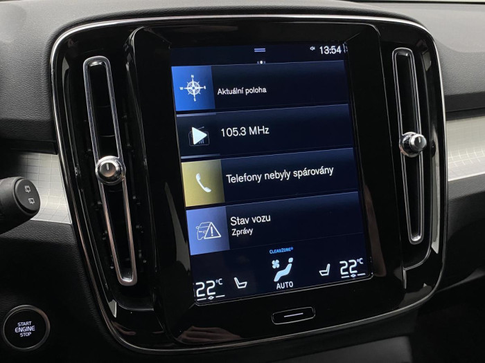 Volvo XC40 B4 MOMENTUM AUT REZERVACE 2.0 Momentum