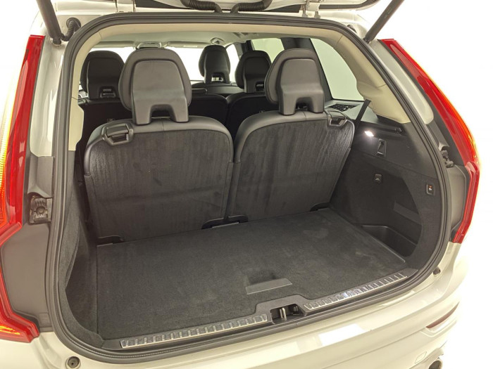 Volvo XC90 D5 AWD MOMENTUM REZERVACE 2.0 d Momentum