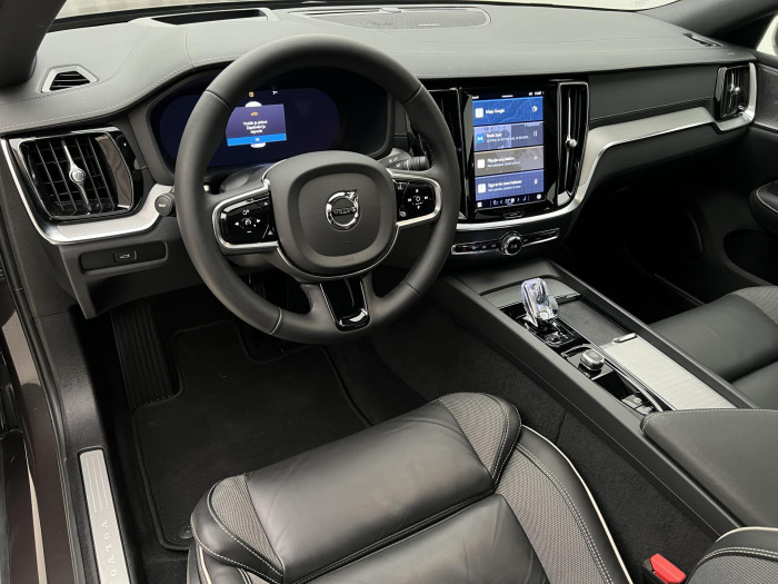 Volvo S60 B5 AWD ULTIMATE DARK AUT 1.maj