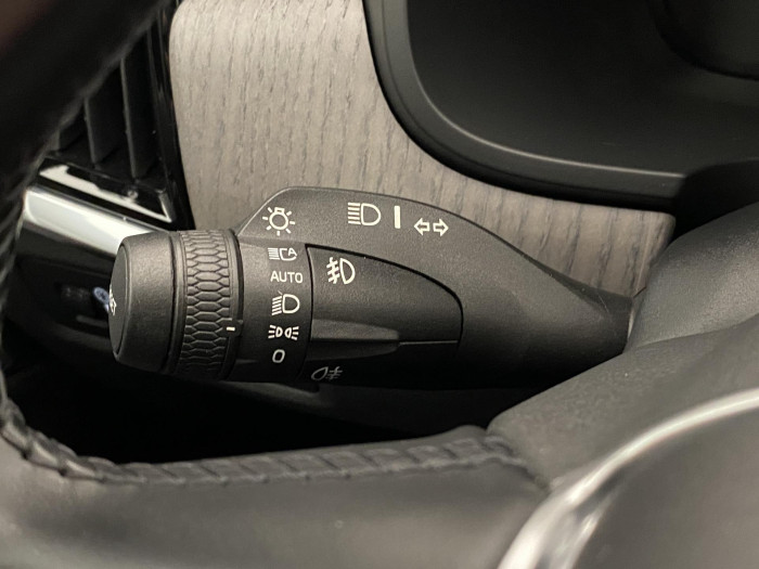Volvo V90 CC B4 AWD MOMENTUM  REZERVACE 2.0 CC CC Momentum