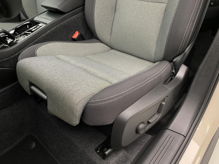 Volvo XC40 B3 DARK PLUS REZERVACE