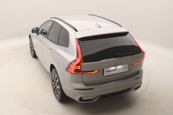 Volvo XC60 B4 PLUS DARK AUT 1.maj