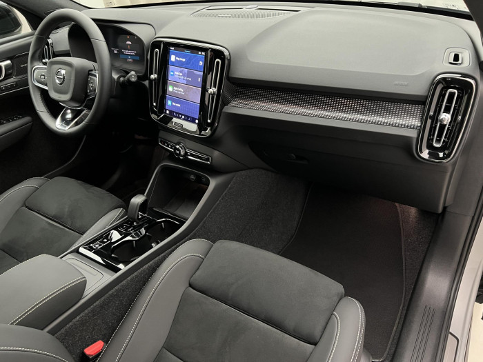 Volvo XC40 B3 ULTRA DARK AUT CZ 1.maj.