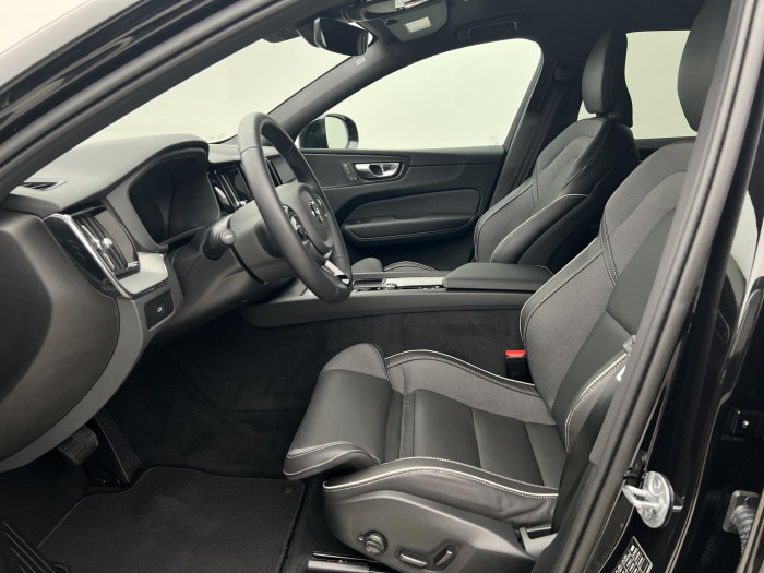 Volvo XC60 B5 AWD BLACK EDITION AUT CZ 2.0 Edition