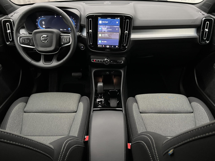 Volvo XC40 B3 PLUS DARK AUT CZ