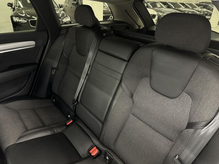 Volvo V90 D4 AWD MOMENTUM AUT REZERVACE 2.0 d Momentum