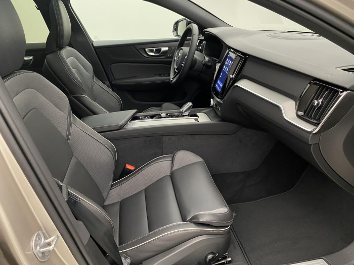 Volvo V60 B4 AUT DARK PLUS