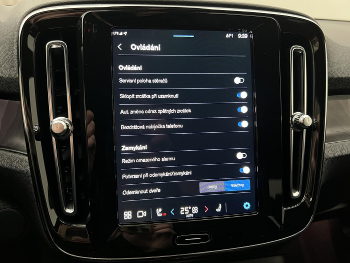 Volvo EX40 PURE ELECTRIC TWIN PLUS AUT CZ