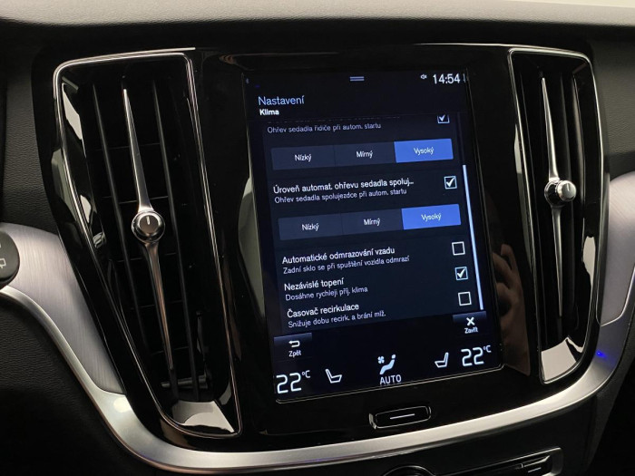Volvo V60 CC T5 AWD MOMENTUM REZERVACE 2.0 CC CC Momentum