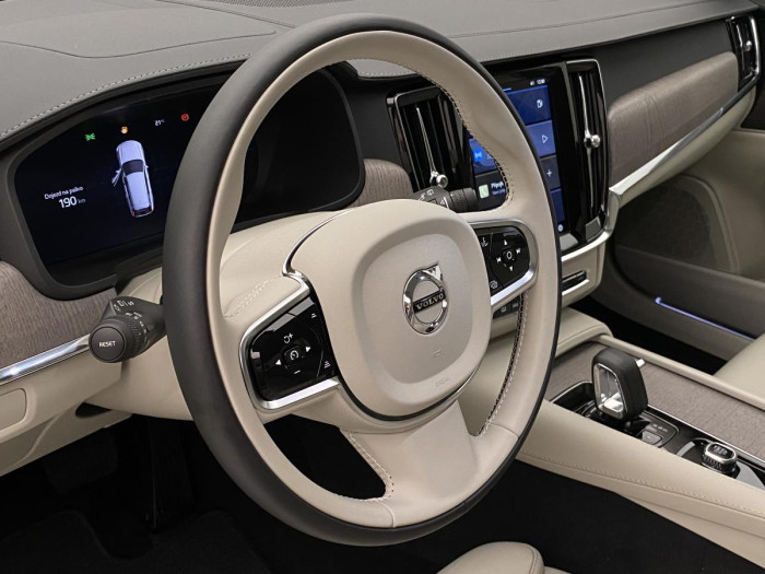 Volvo V90 CC B4 AWD PLUS AUT CZ 1.maj. 2.0 CC CC Plus