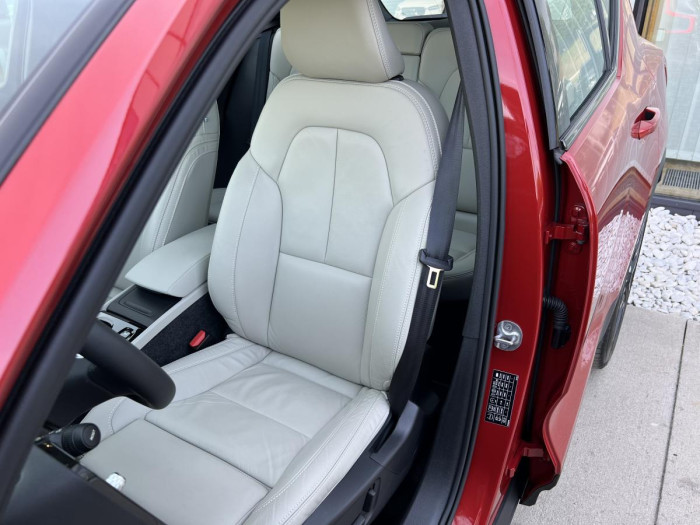 Volvo XC40 B4 AWD DARK ULTIMATE Aut 1.maj
