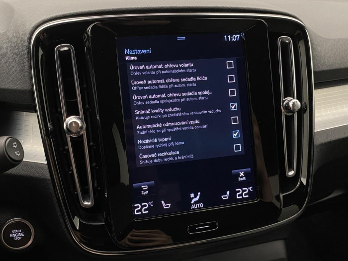 Volvo XC40 B4 MOMENTUM AUT REZERVACE 2.0 Momentum