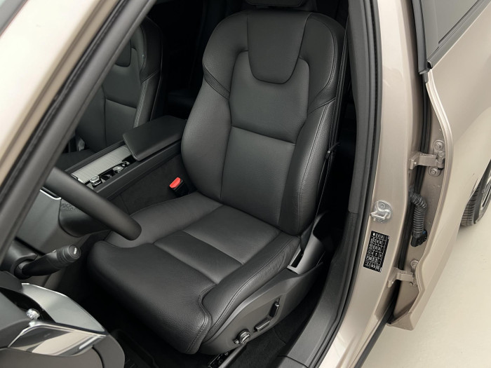 Volvo XC60 B4 AWD PLUS DARK AUT 1.maj.