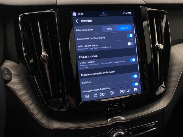 Volvo XC60 B5 AWD DARK PLUS AUT CZ