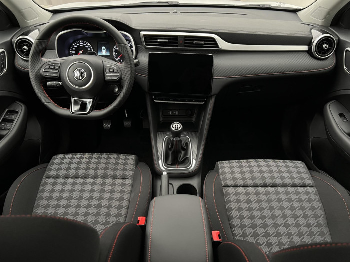 MG ZS 1.5 ESSENTIAL PLUS
