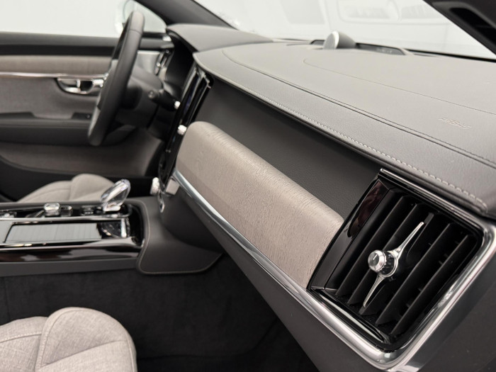 Volvo V90 T8 AWD RECHARGE ULTIMATE 1.maj