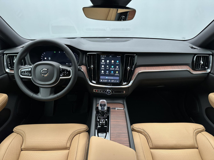 Volvo V60 B4 AUT DARK PLUS