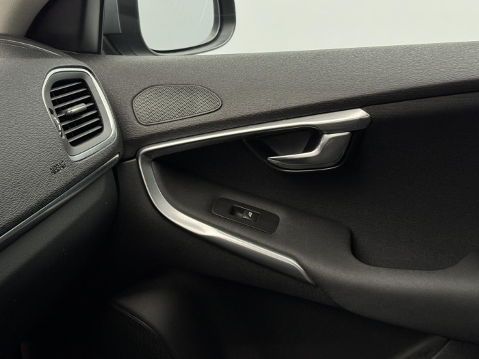 Volvo V40 D3 MOMENTUM 2.0 d Momentum