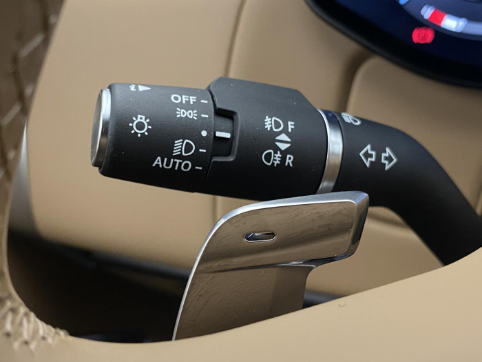 Land Rover Range Rover P550e AUTOBIOGRAPHY SWB