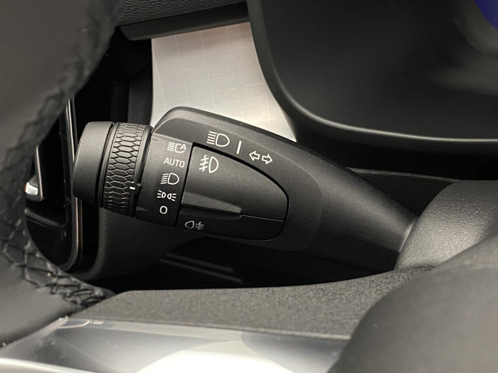 Volvo XC40 B3 DARK PLUS AUT CZ