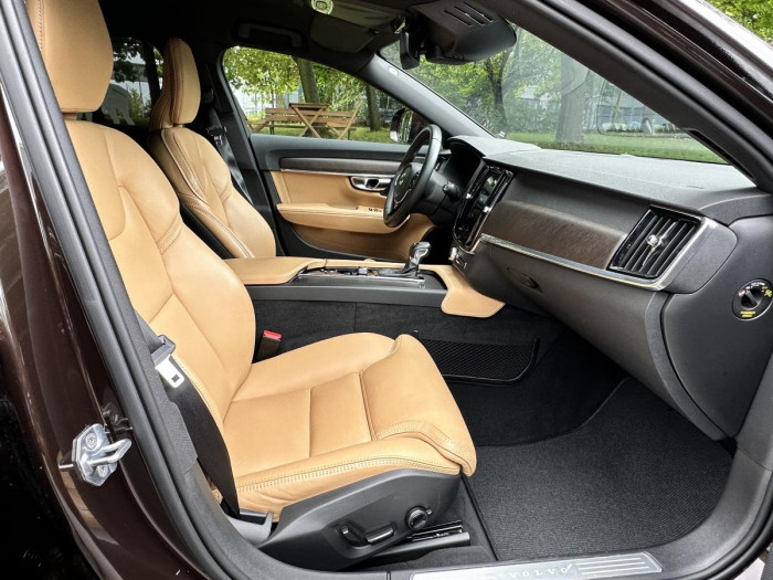 Volvo V90 CROSS COUNTRY D5 AWD REZERVACE 2.0 d