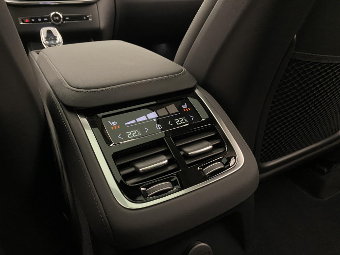 Volvo XC90 T8 AWD RECHARGE DARK ULTRA 7