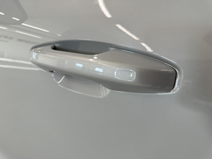 Volvo XC40 T4 R-DESIGN REZERVACE