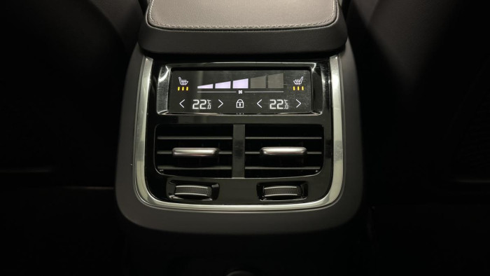 Volvo XC90 T8 AWD RECHARGE REZERVACE