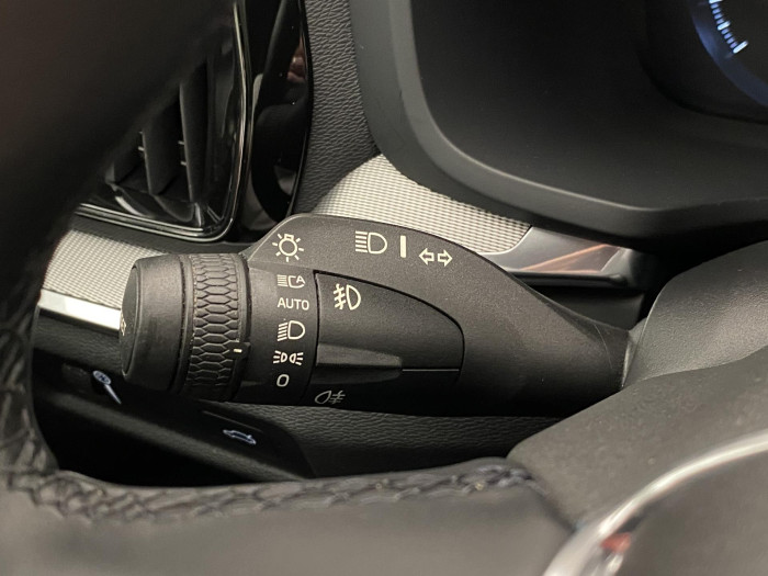 Volvo V60 B3 DARK PLUS REZERVACE