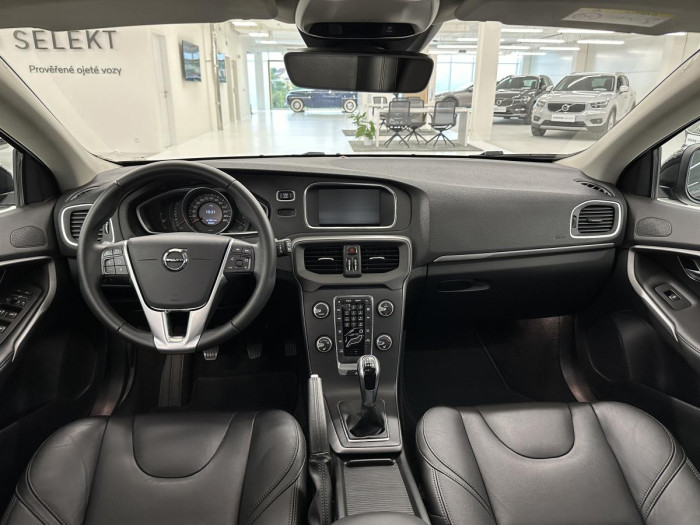 Volvo V40 D2 BLACK EDITION REZERVACE 2.0 d Edition