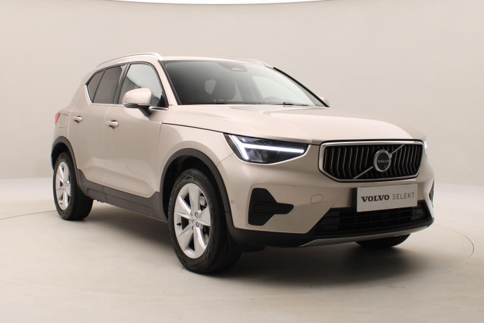 Volvo XC40 B4 AWD MOMENTUM AUT CZ 1.maj 2.0 Momentum