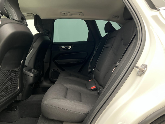 Volvo XC60 B4 AWD MOMENTUM PRO AUT CZ 2.0 Momentum