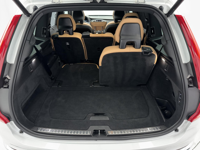 Volvo XC90 T8 AWD RECHARGE REZERVACE