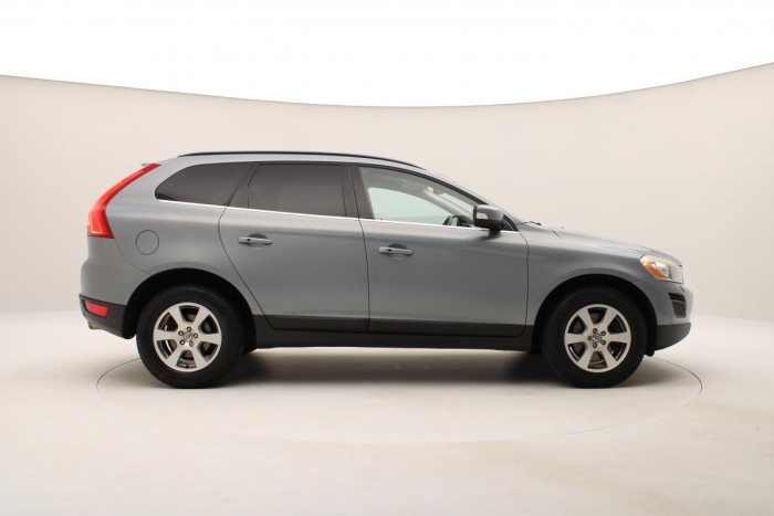 Volvo XC60 D5 AWD MOMENTUM REZERVACE 2.4 d Momentum