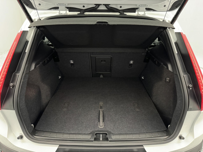 Volvo XC40 B3 PLUS DARK AUT CZ 1.maj