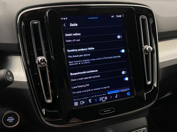 Volvo XC40 B3 DARK PLUS AUT CZ