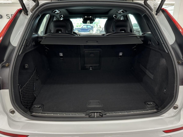 Volvo XC60 D5 AWD R-DESIGN AUT REZERVACE 2.0 d