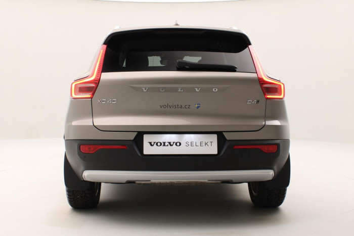 Volvo XC40 B4 AWD MOMENTUM AUT REZERVACE 2.0 Momentum